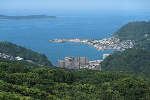 青い海と緑の山の絶景 海,山,空の写真素材