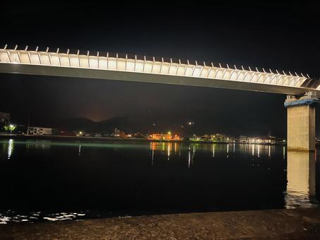 光輝く橋 夜景,夜,牛深の写真素材