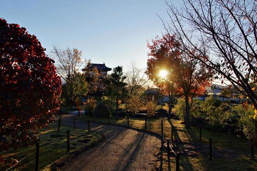 池田城の落日 落日,夕陽,逆光の写真素材