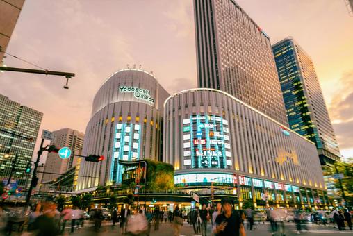 【大阪】阪急大阪梅田駅周辺の街並み 駅,大阪,大阪駅の写真素材