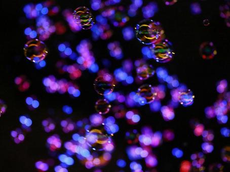 夜のシャボン玉の写真