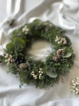 可愛らしいクリスマスリース　クリスマス 12月,クリスマス,クリスマスリースの写真素材