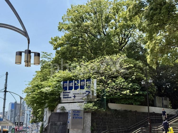 ゴールデンウィークの上野京成上野駅 観光,思い出,定番の写真素材