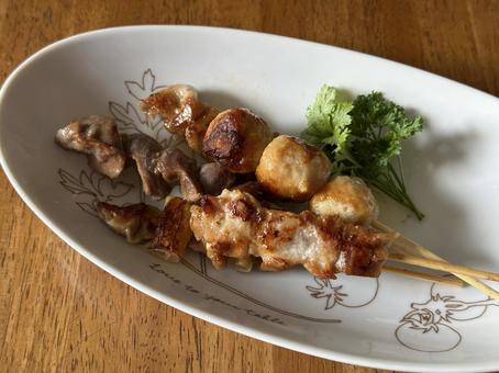 焼き鳥 焼き鳥 プレート,肉,おいしいの写真素材
