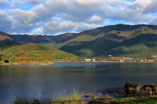 秋の河口湖周辺 秋の河口湖周辺 河口湖周辺,河口湖,湖の写真素材