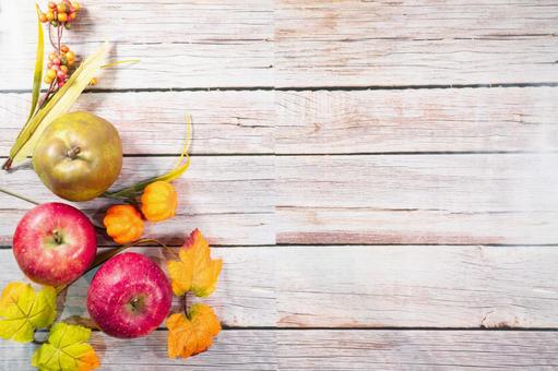 秋の味覚ディスプレイ　洋ナシ・リンゴ 果実,林檎,りんごの写真素材
