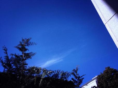 deep blue sky deep blue skyの写真