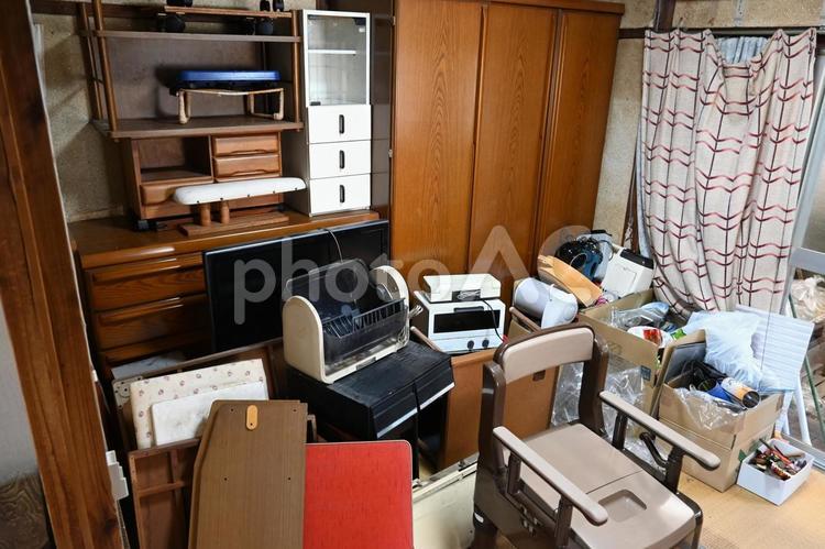 散らかった部屋の片付け 家,住宅,住居の写真素材