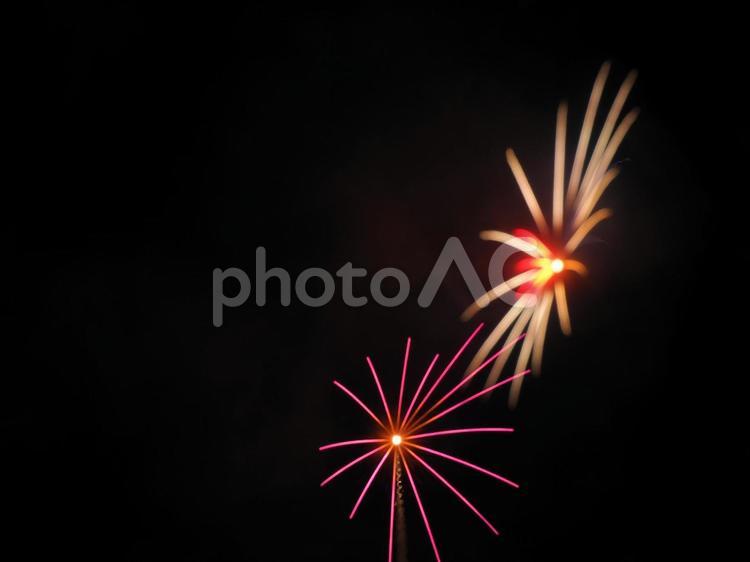 夏の風物詩　打上げ花火 花火,夏,夏祭りの写真素材