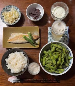 ご飯とさばのムニエルとオクラなどの夕食 ご飯とさばのムニエルとオクラなどの夕食 夕食,あきたこまち,ご飯の写真素材