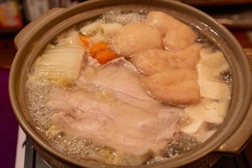 豚肉と大きな麩が入った寄せ鍋2 寄せ鍋,鍋,夕食の写真素材