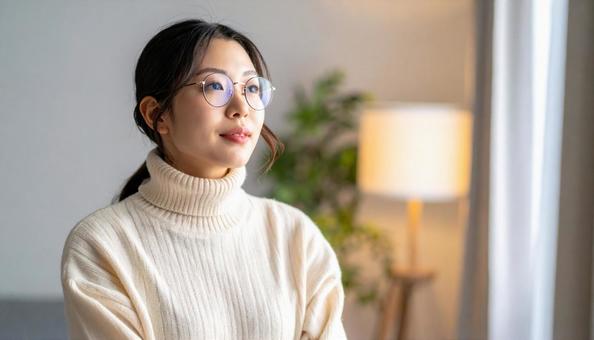 タートルネックを着た女性のポートレート タートルネックを着た女性のポートレートの写真