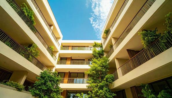 マンションを見上げる 青空背景 マンションを見上げる 青空背景の写真