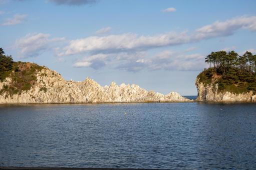 海を仕切る自然の白い岩の景色 海を仕切る自然の白い岩の景色 冬,風景,景色の写真素材