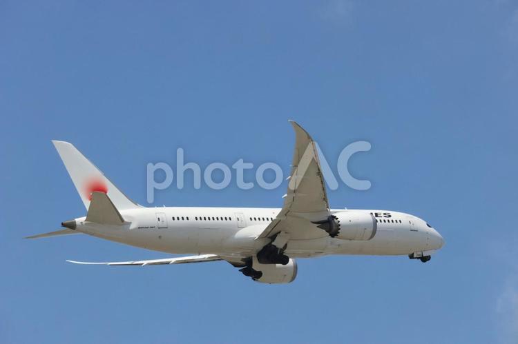 雲ひとつない空港 福岡空港,晴れ空,青空の写真素材