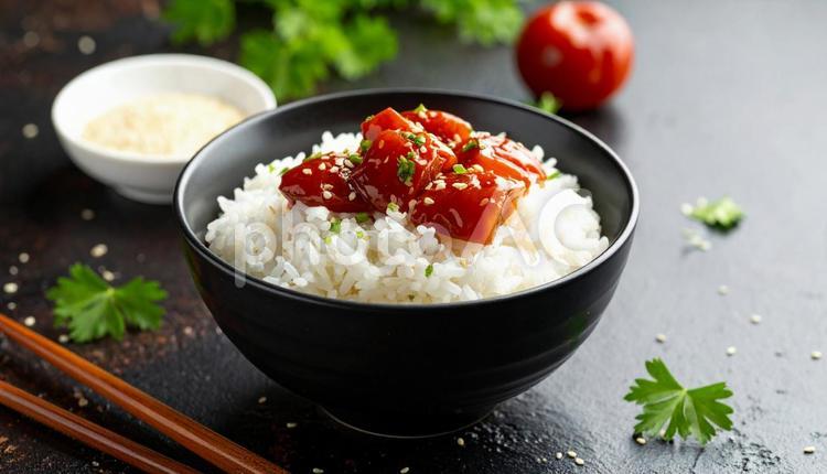 ご飯に梅干を載せごま塩をトッピング お茶碗,梅干ご飯,ごま塩の写真素材