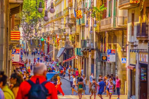 バルセロナの賑やかな通り バルセロナ,スペイン,街並みの写真素材
