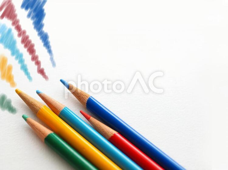 色鉛筆で自由に描く 色鉛筆,色エンピツ,画用紙の写真素材