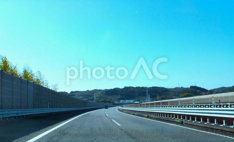 朝の高速道路　爽快感 ドライブ,車,高速道路の写真素材