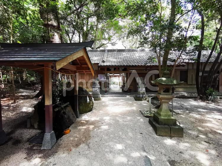 熊野古道　花窟神社 　花の窟神社　社務所 熊野古道,花窟神社,花の窟神社の写真素材