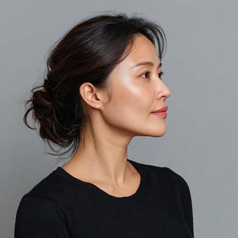 信頼と安心感を与える大人の女性の写真