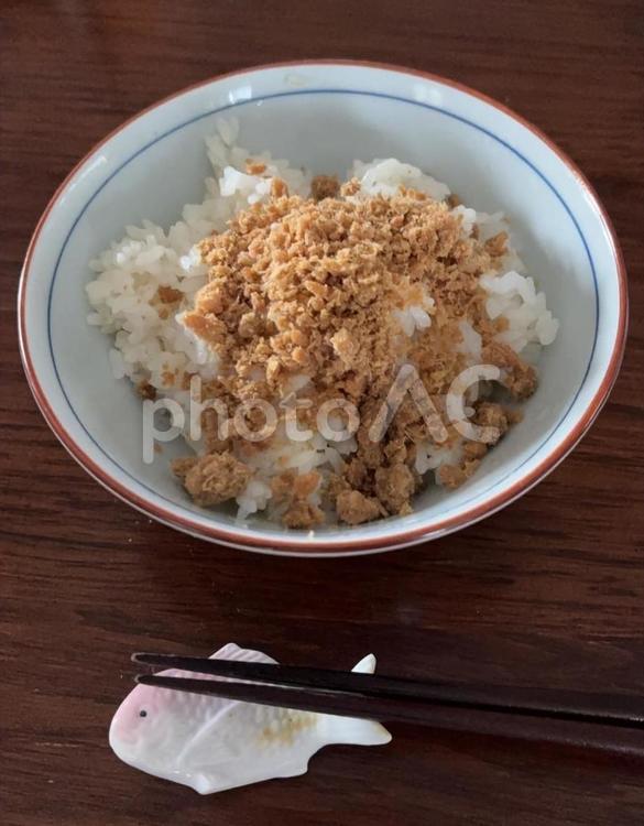 あきたこまちご飯にさばフレークの茶碗飯 茶碗飯,あきたこまち,七分突きの写真素材