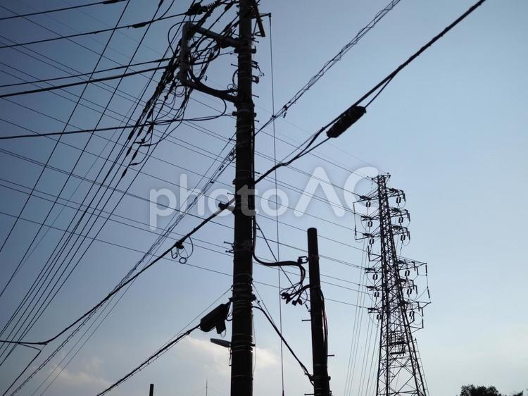 鉄塔がある風景 鉄塔,送電線,電線の写真素材