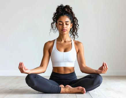 瞑想をする女性 瞑想をする女性の写真