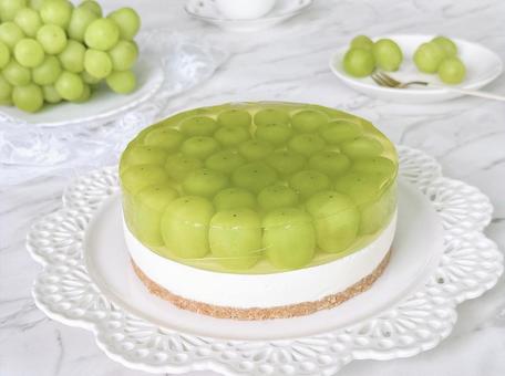 シャインマスカットのレアチーズケーキ レアチーズケーキ,シャインマスカットケーキ,シャインマスカットの写真素材