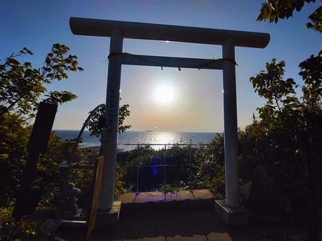 写真素材:千葉県 洲崎神社の富士見鳥居 写真素材:千葉県 洲崎神社の富士見鳥居の写真