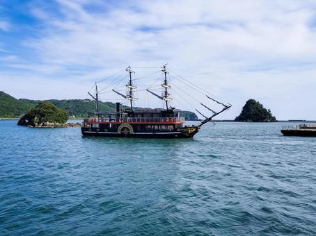 まどが浜海遊公園より 遊覧船サスケハナ まどが浜海遊公園より 遊覧船サスケハナの写真