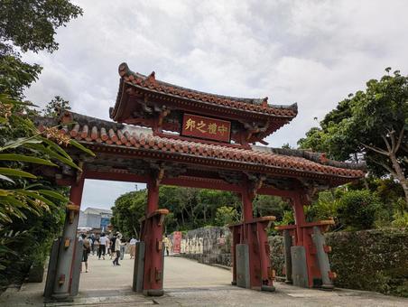 沖縄県那覇市 首里城 守礼門 沖縄県那覇市 首里城 守礼門 沖縄県,那覇市,首里城の写真素材