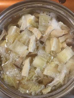 R7.10.23　しゃぶしゃぶ鍋の写真