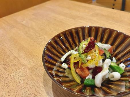 イカと夏野菜のマリネ(余白有り構図) マリネ,料理,いかの写真素材