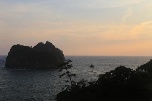 堂ヶ島温泉街からの夕焼け 堂ヶ島温泉街からの夕焼けの写真
