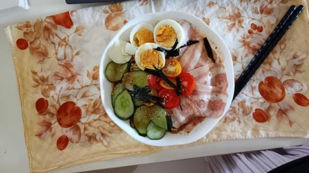 夏は収穫した野菜で冷やし中華 夏は収穫した野菜で冷やし中華 冷やし中華,献立,夏野菜の写真素材