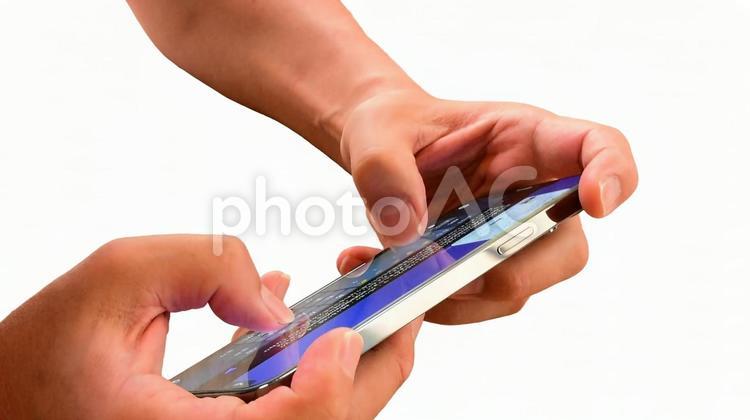【PSD切り抜き】スマホを操作する手 スマホ,スマートフォン,携帯の写真素材