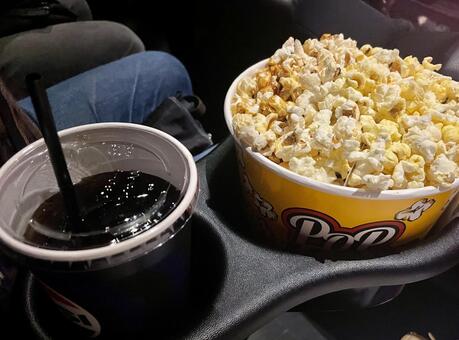 映画館 映画館,ポップコーン,ジュースの写真素材