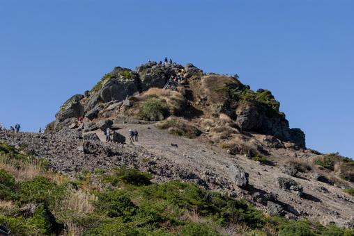 安達太良山山頂を目指す登山者たち 安達太良山,登山者,山頂の写真素材