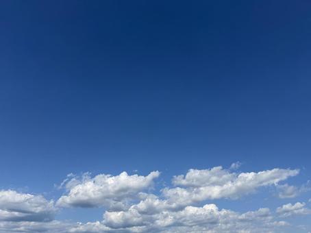 抜けるような青空とフワフワな雲の秋晴れ 抜けるような青空とフワフワな雲の秋晴れの写真