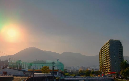 夕陽と街並み 街並み,マンション,夕日の写真素材