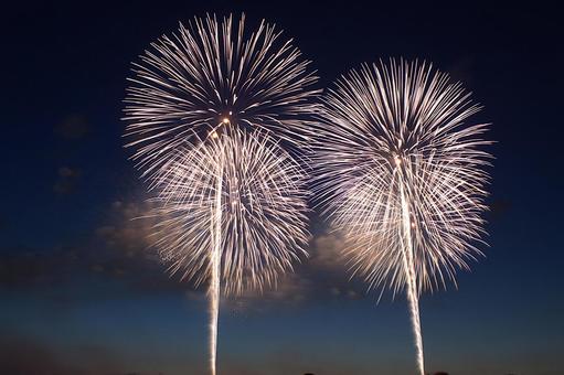 25年長岡まつり 花火 25年長岡まつり 花火 夜空,花火,鮮やかの写真素材