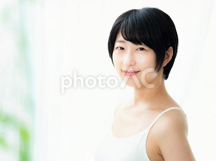 04：朝の光の中の女性 女性,人物,日本人の写真素材