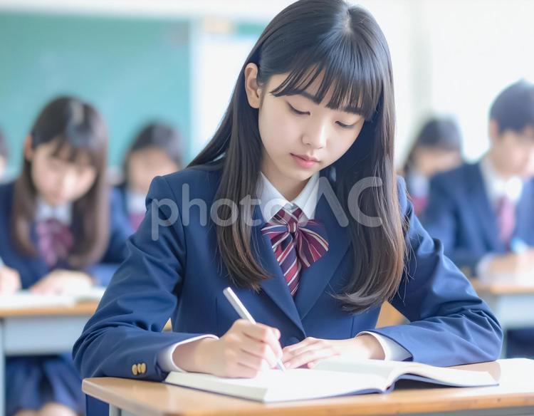 教室で授業を受ける女子高校生 授業,机,制服の写真素材