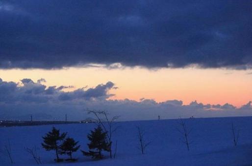 雲と空と地平線のコントラスト 雲と空と地平線のコントラストの写真