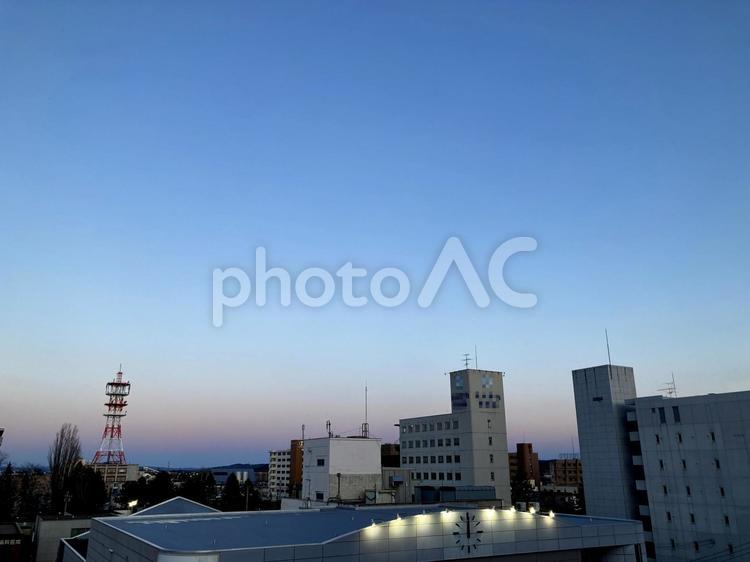 夕暮れ時の街並み 空,夕暮れ,朝焼けの写真素材