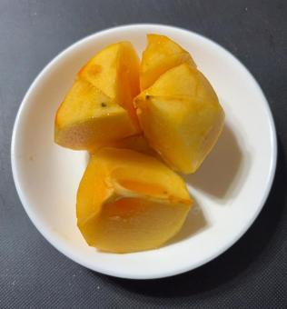 R7.11.11　剥き庄内柿 2の写真