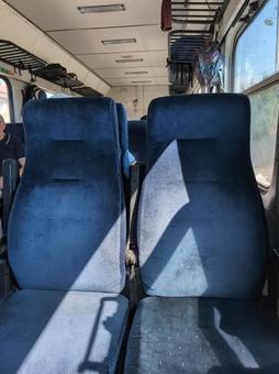 狭軌鉄道の座席の写真