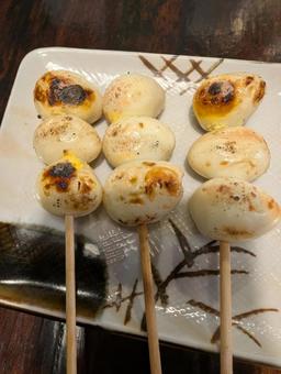 うずらの卵の串焼き うずらの卵の串焼きの写真