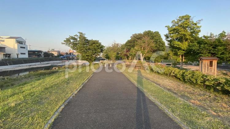 栃本親水公園の風景 栃本親水公園,風景,道路の写真素材